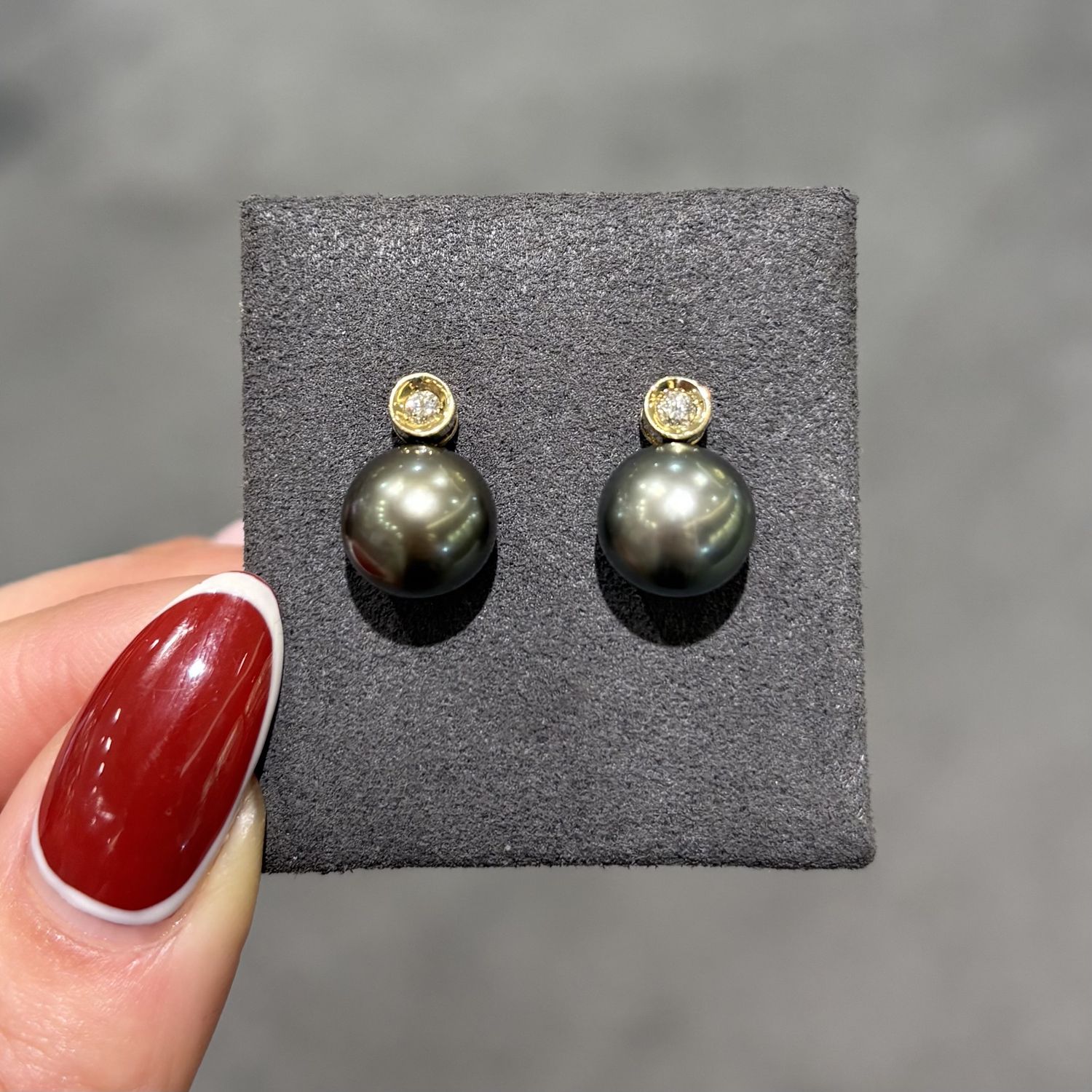 Pre-Owned 18ct Yellow Gold 9.5mm Peacock Pearl & Diamond Stud Earrings Pre-Owned 18ct Yellow Gold 9.5mm Peacock Pearl & Diamond Stud Earrings