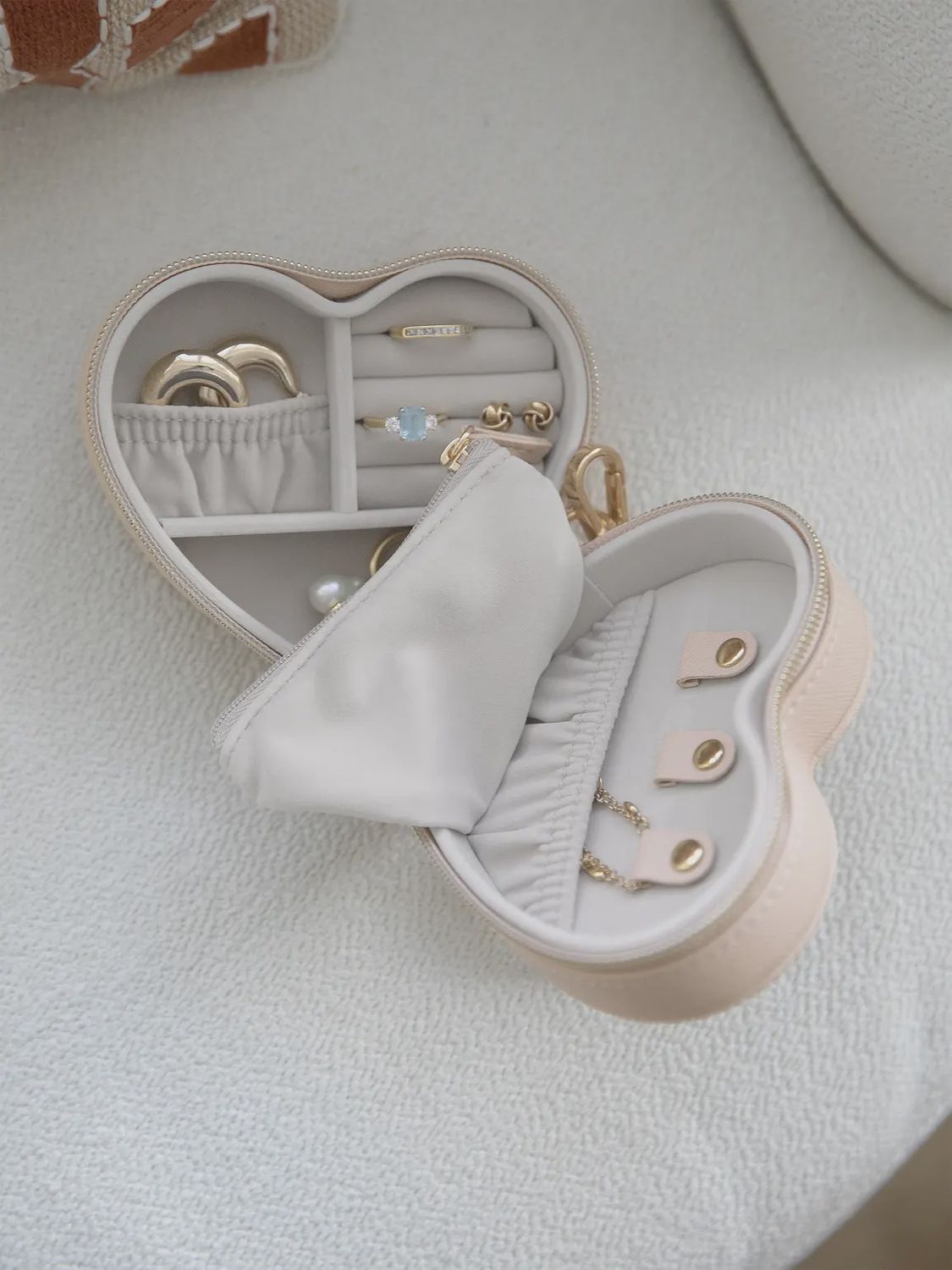 Blush Raffia Heart Travel Jewellery Box Blush Raffia Heart Travel Jewellery Box