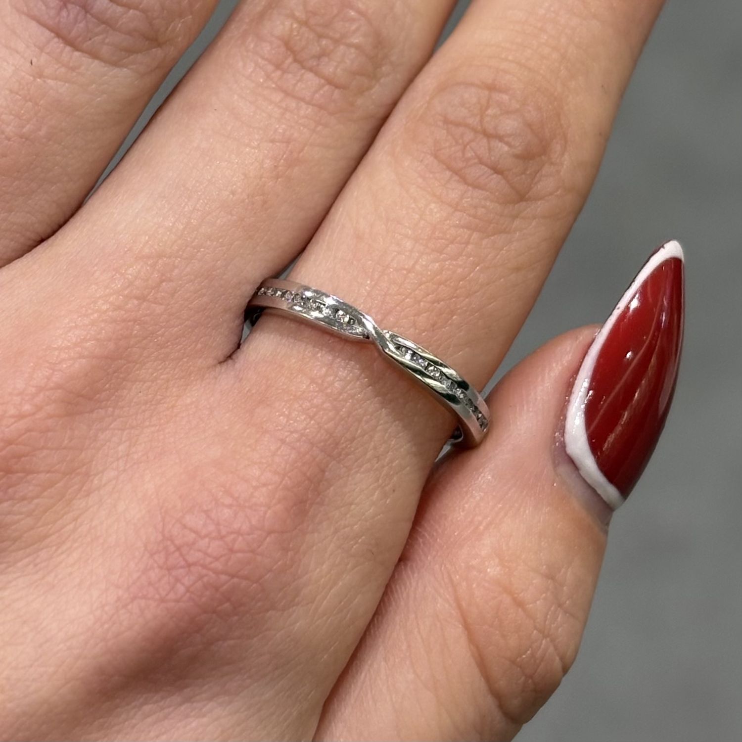 Pre-Owned 18ct White Gold 0.10ct Diamond Cross Over ET Ring