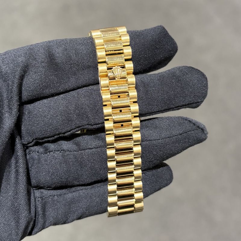 Pre-Owned Rolex 18ct Yellow Gold Ladies Midsize Datejust 68278
