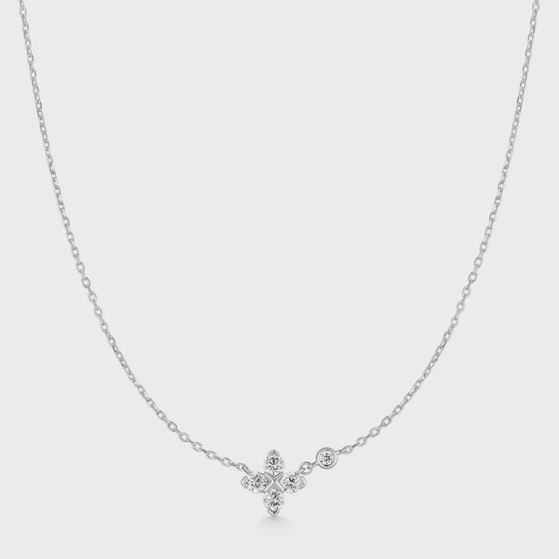 Silver Sparkling Lucky Clover Necklace Silver Sparkling Lucky Clover Necklace