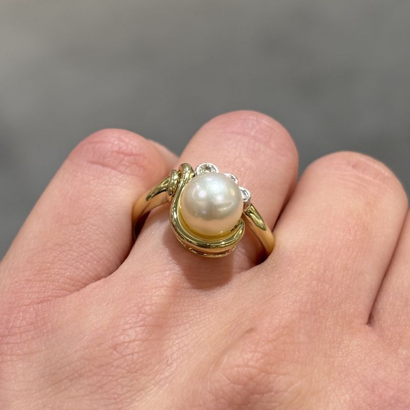 Pre-Owned 14ct Yellow Gold 8mm Pearl &amp; 0.11ct Diamond Ring