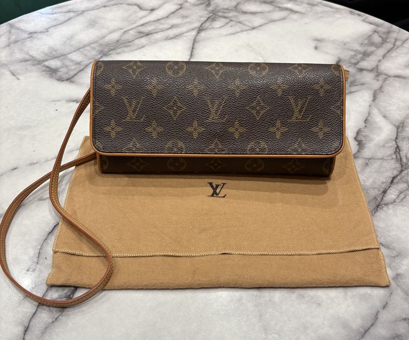Pre-Owned Louis Vuitton Vintage Pochette Twin GM in Monogram Canvas