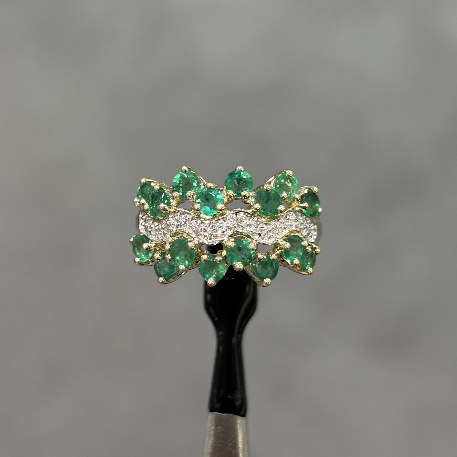 Pre-Owned 9ct Yellow Gold 0.90ct Emerald &amp; Diamond Wavy Cluster Ring