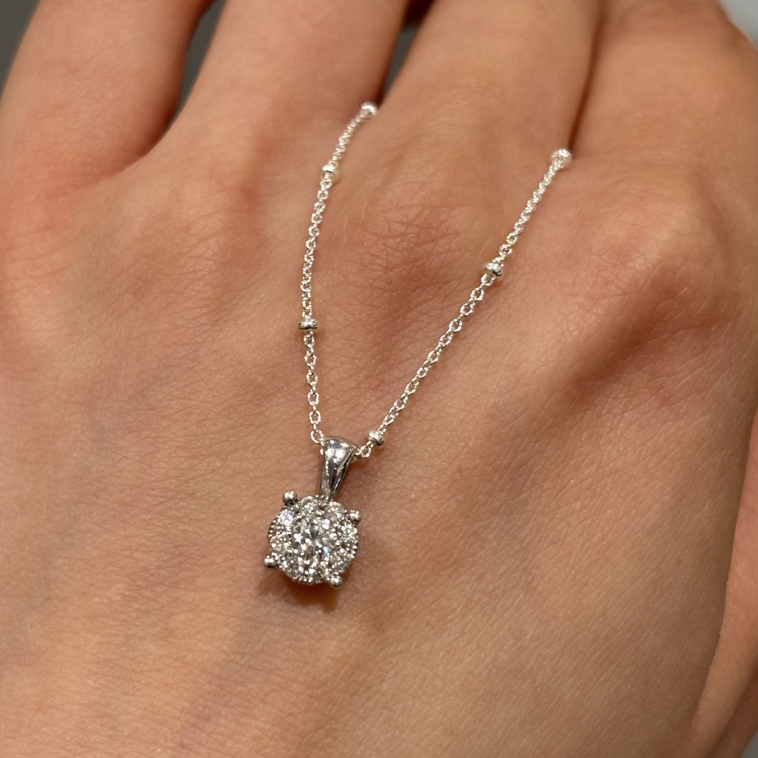 Pre-Owned 9ct White Gold 0.20ct Diamond Halo Pendant Pre-Owned 9ct White Gold 0.20ct Diamond Halo Pendant