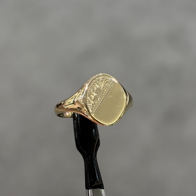 Pre-Owned 9ct Yellow Gold Oval Diagonal Engraved Signet Ring