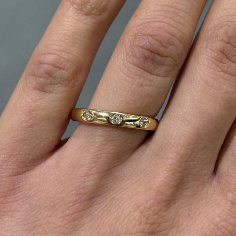 Pre-Owned 18ct Yellow Gold Spaced Diamond Set Wedding Band