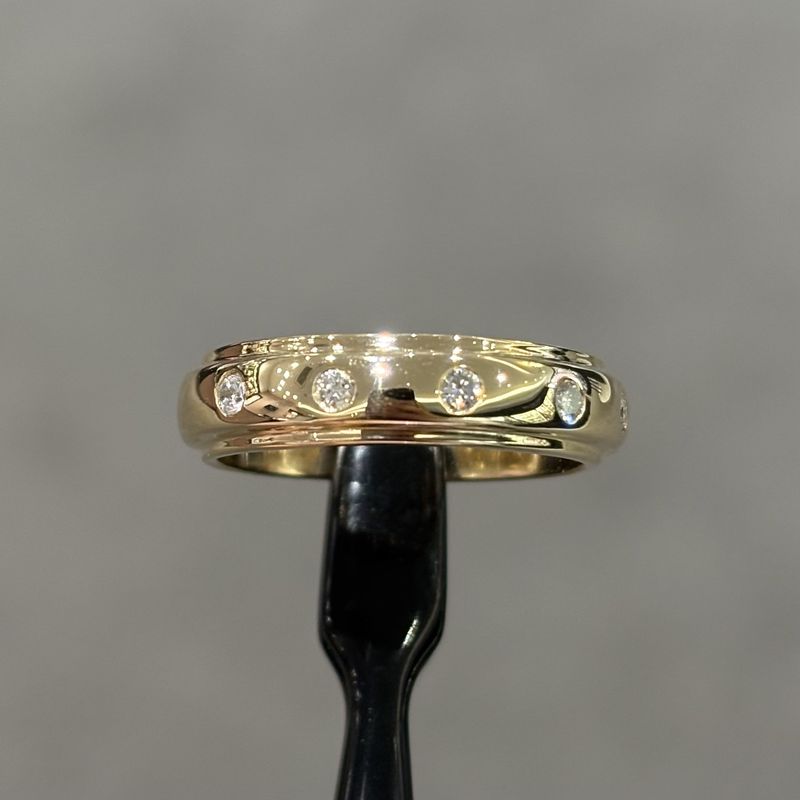 Pre-Owned 9ct Yellow Gold 0.16ct Diamond Space Set Wedding Band