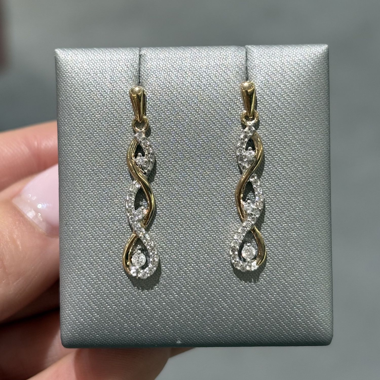 Pre-Owned 9ct Yellow Gold 0.25ct Diamond Infinity Twist Drop Earrings