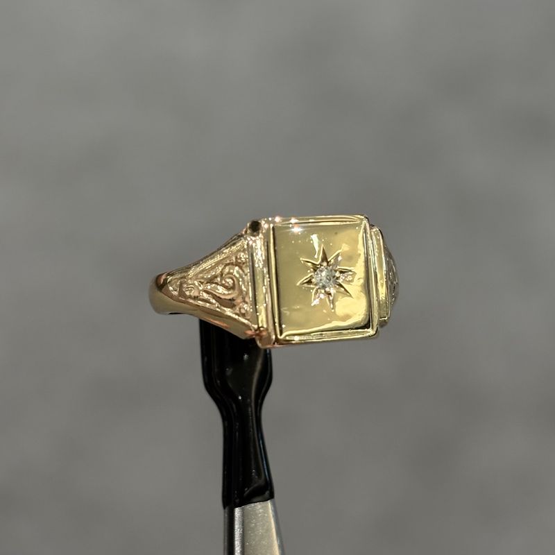 Pre-Owned 9ct Yellow Gold Square Face Diamond Star Set Signet Ring