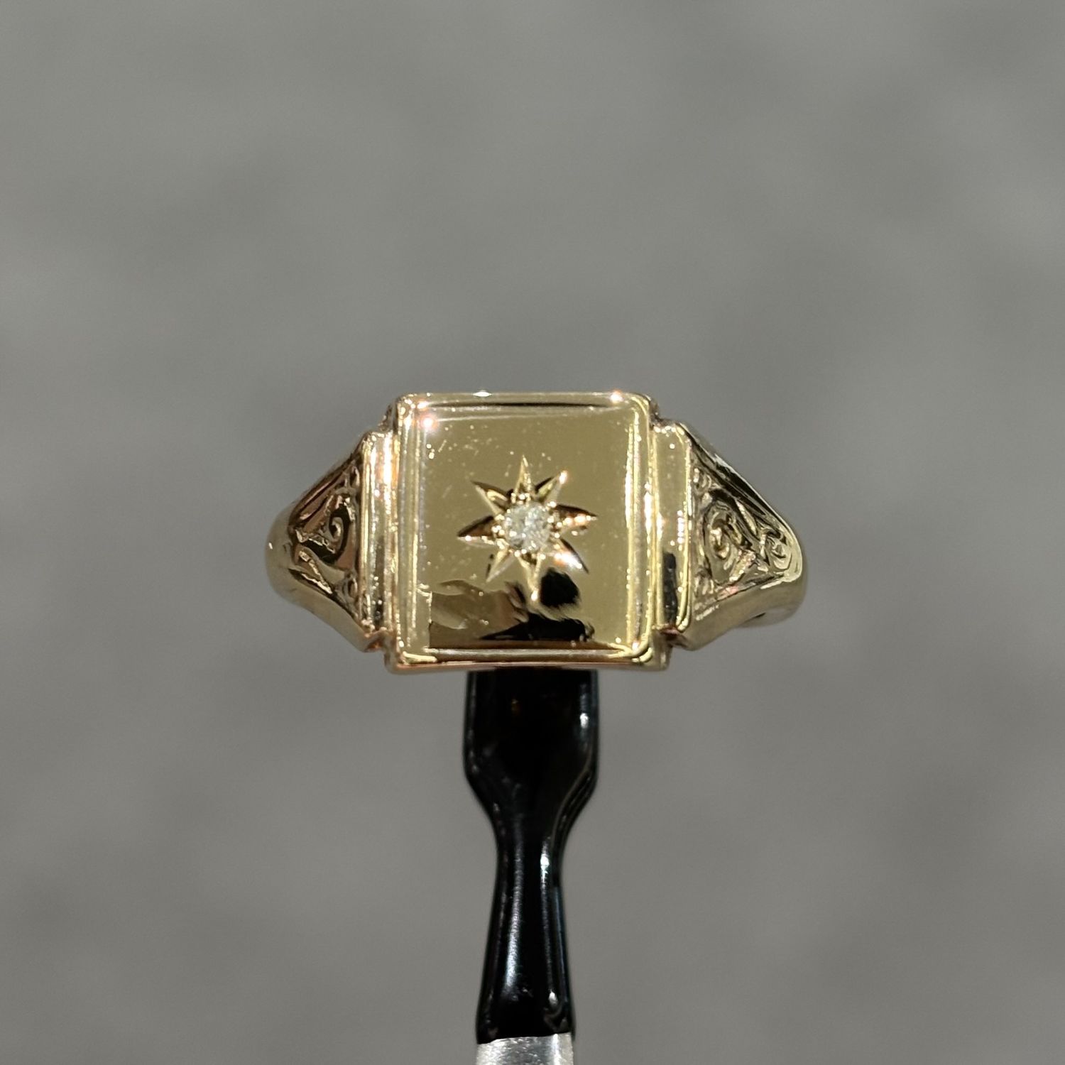 Pre-Owned 9ct Yellow Gold Square Face Diamond Star Set Signet Ring