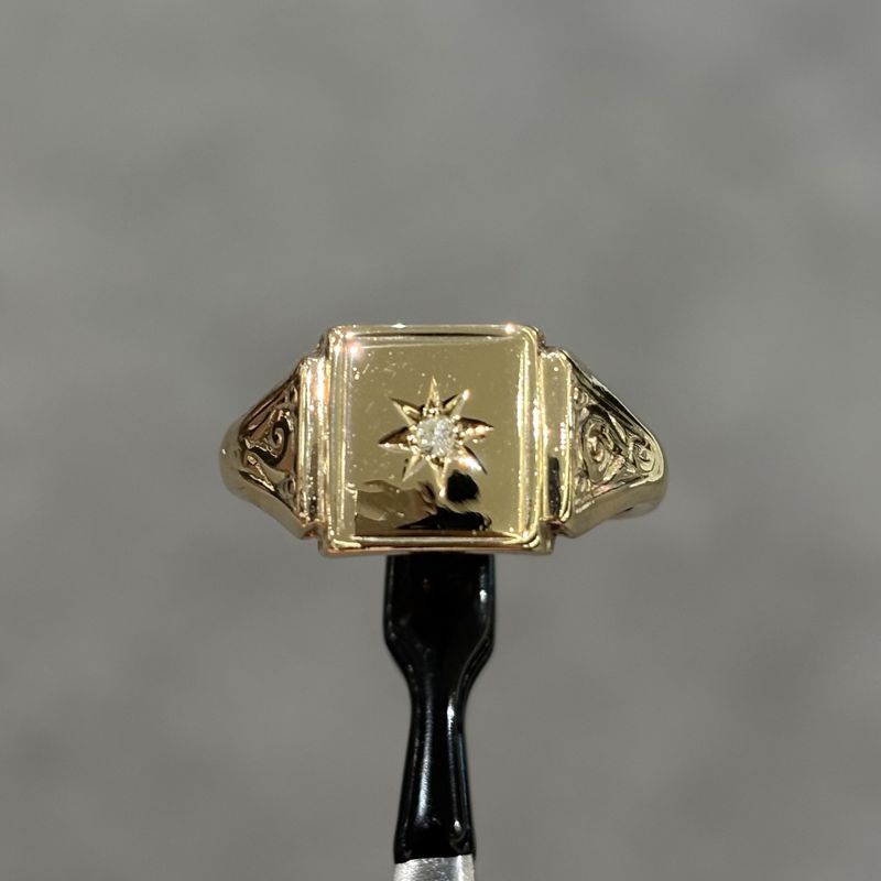 Pre-Owned 9ct Yellow Gold Square Face Diamond Star Set Signet Ring