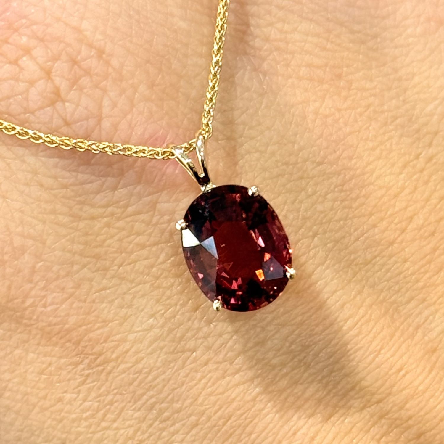 Pre-Owned 14ct Yellow Gold 3.22ct Pink Tourmaline Pendant Pre-Owned 14ct Yellow Gold 3.22ct Pink Tourmaline Pendant