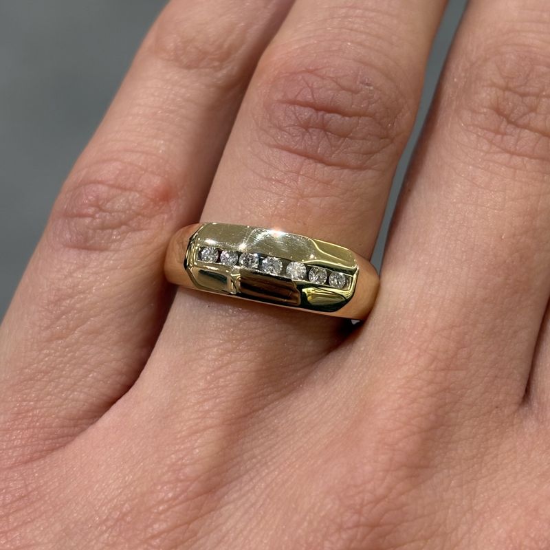 Pre-Owned 18ct Yellow Gold 0.07ct Diamond Set Band Pre-Owned 18ct Yellow Gold 0.07ct Diamond Set Band