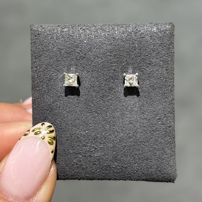 Pre-Owned 18ct White Gold 0.30ct Princess Cut Diamond Stud Earrings Pre-Owned 18ct White Gold 0.30ct Princess Cut Diamond Stud Earrings