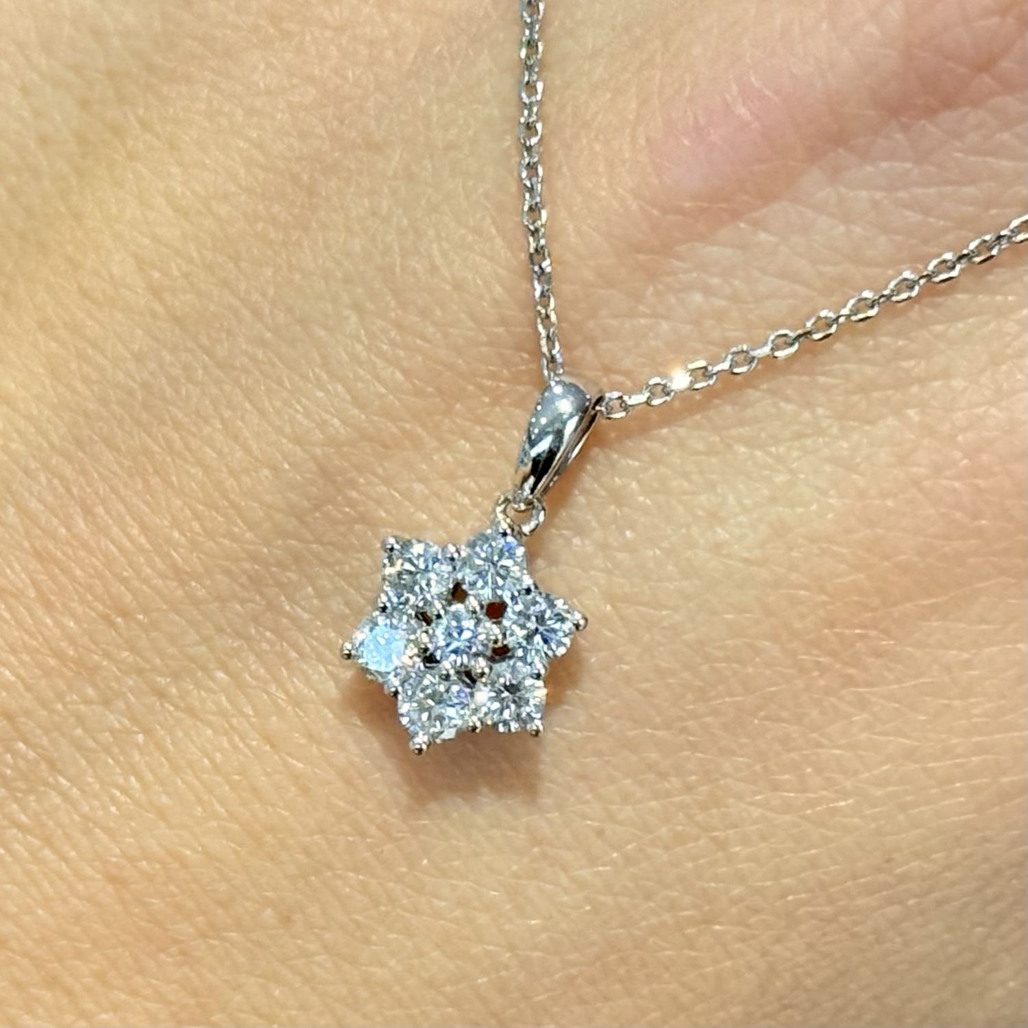 Pre-Owned 9ct White Gold 0.50ct Diamond Flower Cluster Pendant