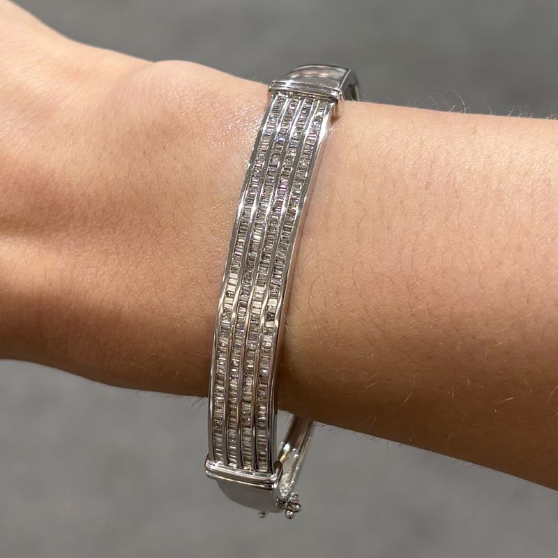 Pre-Owned 9ct White Gold 4 Row Baguette Diamond Hinged Bangle