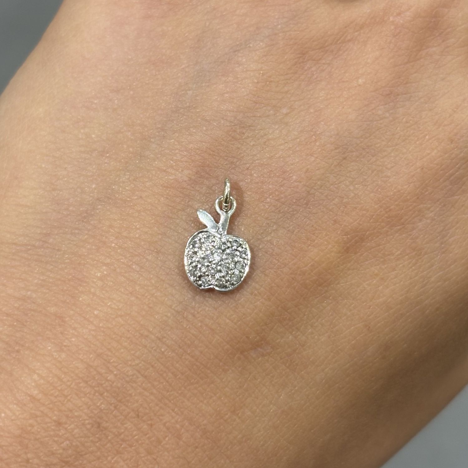 Pre-Owned White Gold Diamond Apple Charm