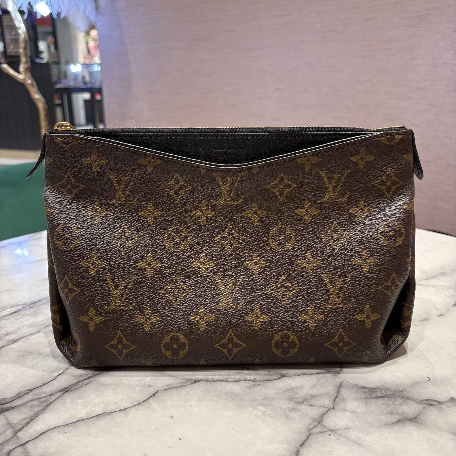 Pre-Owned Louis Vuitton Pallas Beauty Case in Monogram Canvas &amp; Black Taurillon