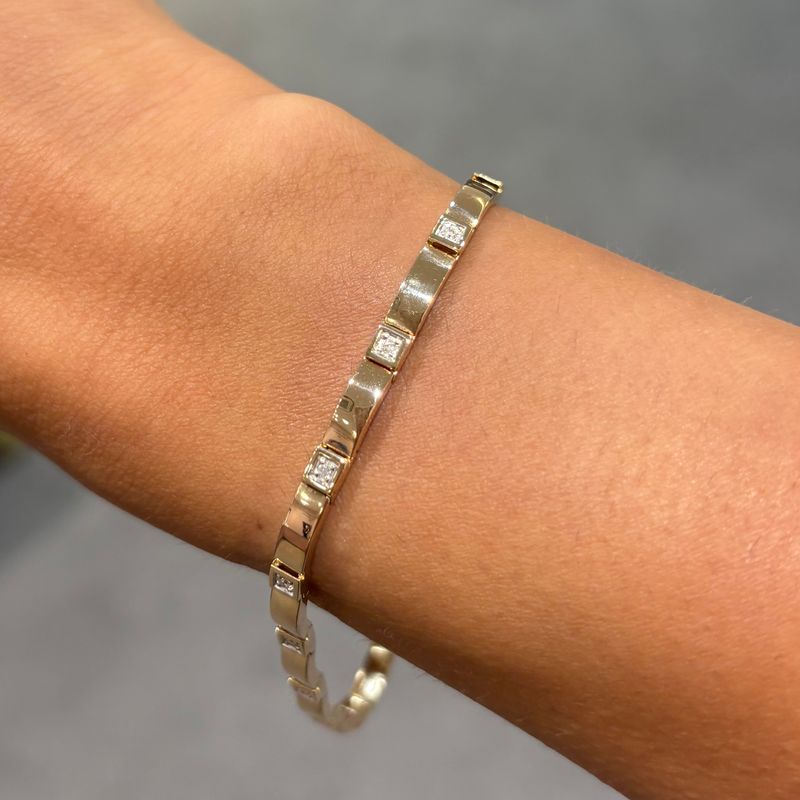 Pre-Owned 9ct Yellow Gold 0.15ct Diamond Bar Tennis Bracelet Pre-Owned 9ct Yellow Gold 0.15ct Diamond Bar Tennis Bracelet