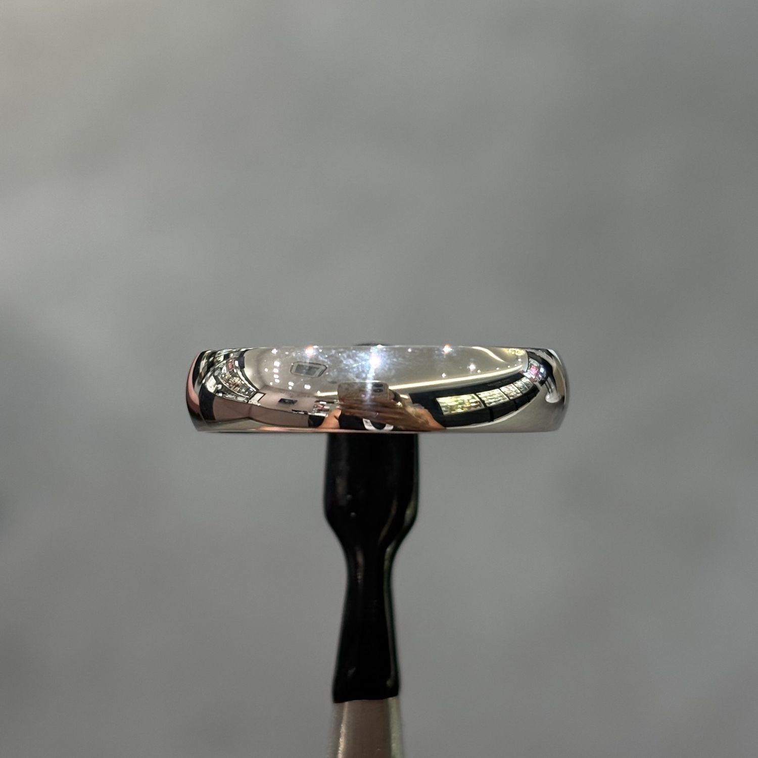 Pre-Owned 9ct White Gold 5mm Traditional Court Wedding Band Pre-Owned 9ct White Gold 5mm Traditional Court Wedding Band