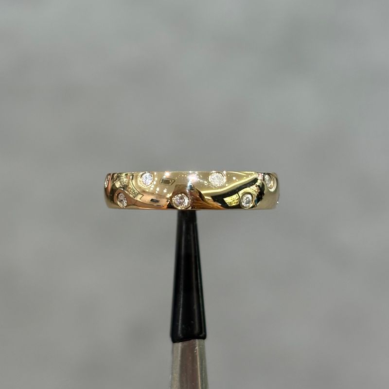 Pre-Owned 9ct Yellow Gold 0.25ct Diamond Flush Setting Sprinkled Full Eternity Ring Pre-Owned 9ct Yellow Gold 0.25ct Diamond Flush Setting Sprinkled Full Eternity Ring