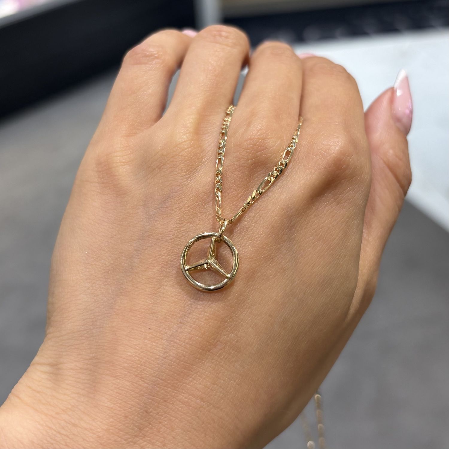 Pre-Owned 9ct Yellow Gold Three Pointed Star Pendant Pre-Owned 9ct Yellow Gold Three Pointed Star Pendant