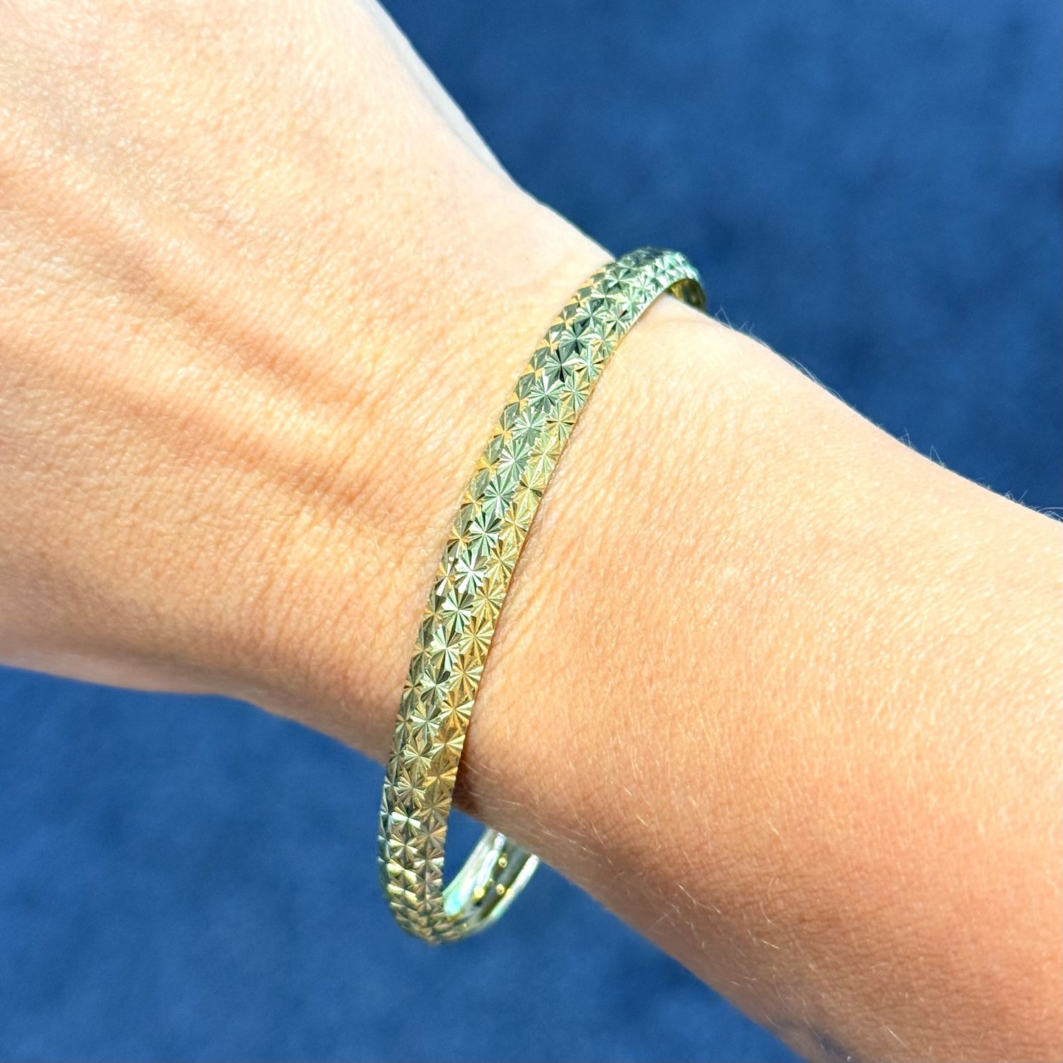 Pre-Owned 9ct Yellow Gold Diamond Cut Patterned Slave Bangle Pre-Owned 9ct Yellow Gold Diamond Cut Patterned Slave Bangle