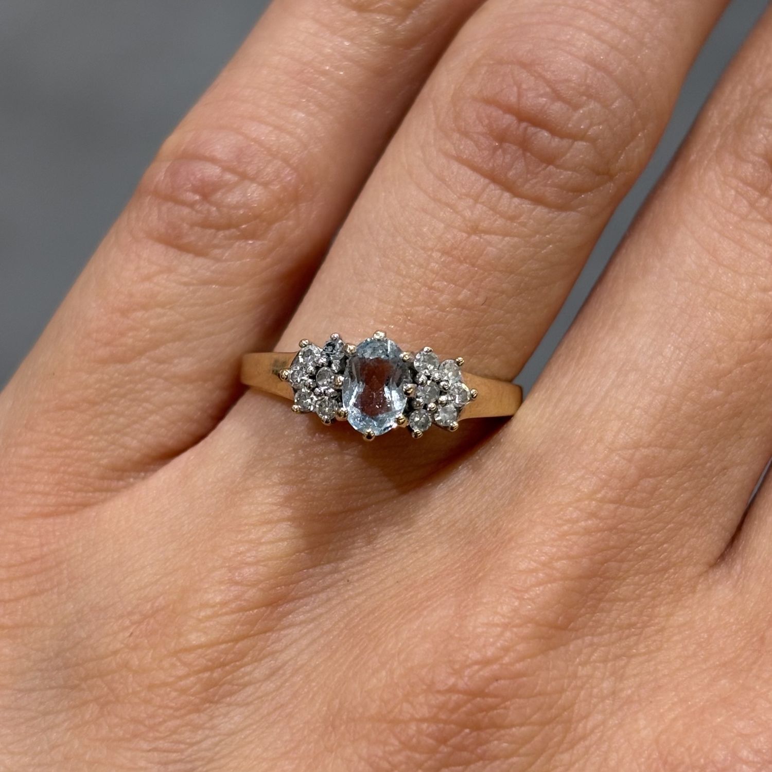 Pre-Owned 9ct Yellow Gold 0.32ct Aquamarine & 0.15ct Diamond Cluster Ring Pre-Owned 9ct Yellow Gold 0.32ct Aquamarine & 0.15ct Diamond Cluster Ring