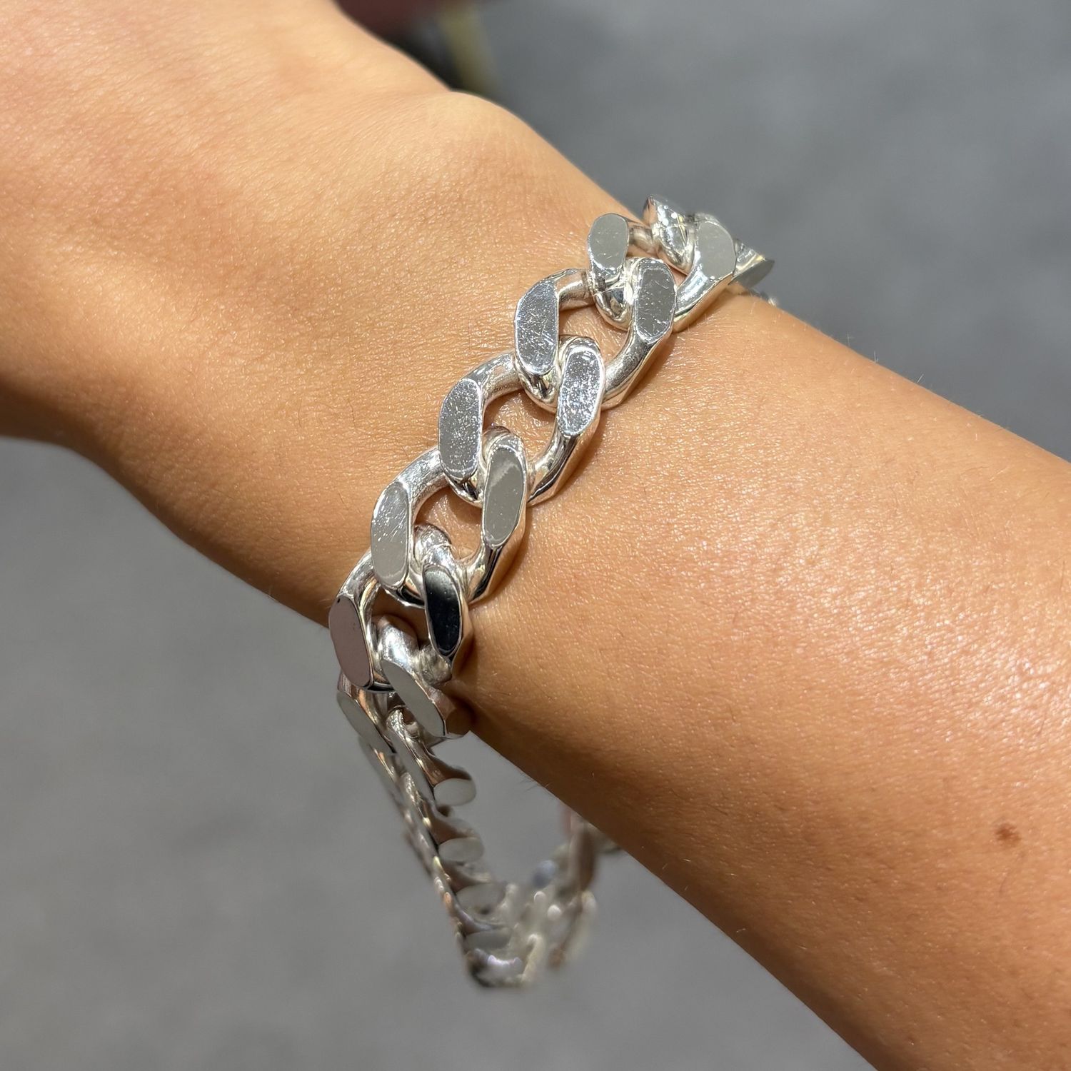 Pre-Owned Sterling Silver Gents 9 1/4" Curb Chain Bracelet 64.5g Pre-Owned Sterling Silver Gents 9 1/4" Curb Chain Bracelet 64.5g
