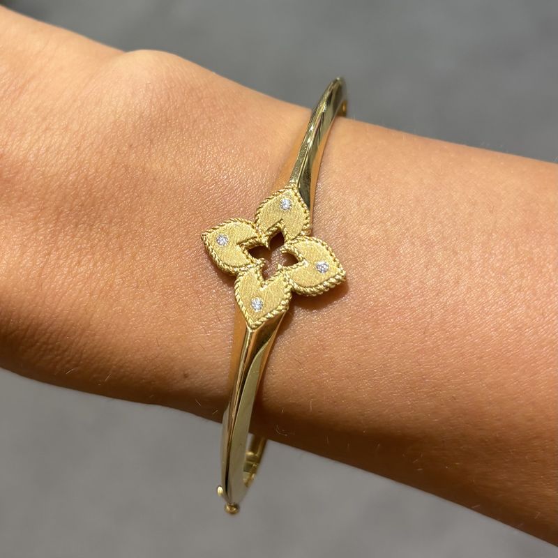 Pre-Owned ROBERTO COIN Venetian Princess 18ct Yellow Gold 0.06ct Diamond Bangle Pre-Owned ROBERTO COIN Venetian Princess 18ct Yellow Gold 0.06ct Diamond Bangle