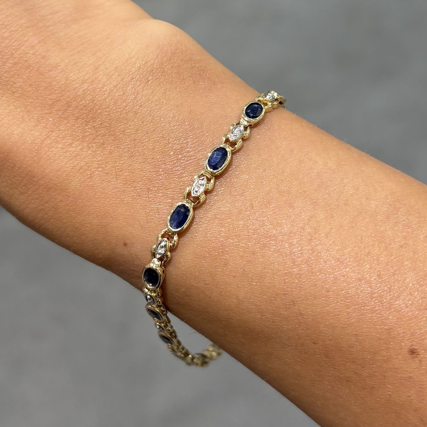 Pre-Owned 9ct Yellow Gold 5ct Sapphire &amp; Diamond Set Bracelet 71/4”