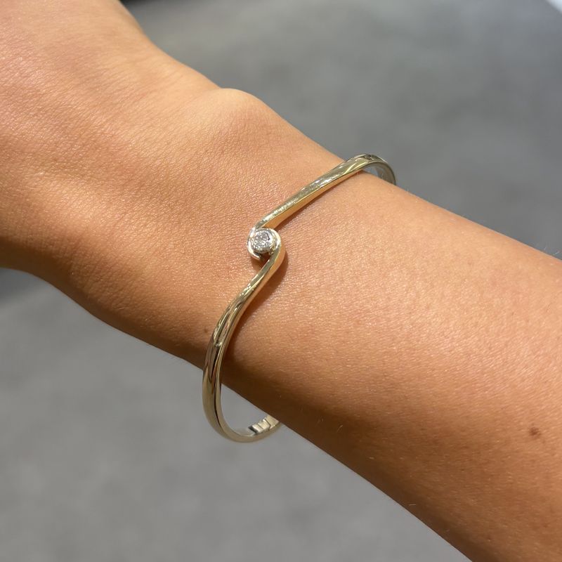 Pre-Owned 9ct Yellow Gold 0.10ct Diamond Set Twist Cuff Bangle