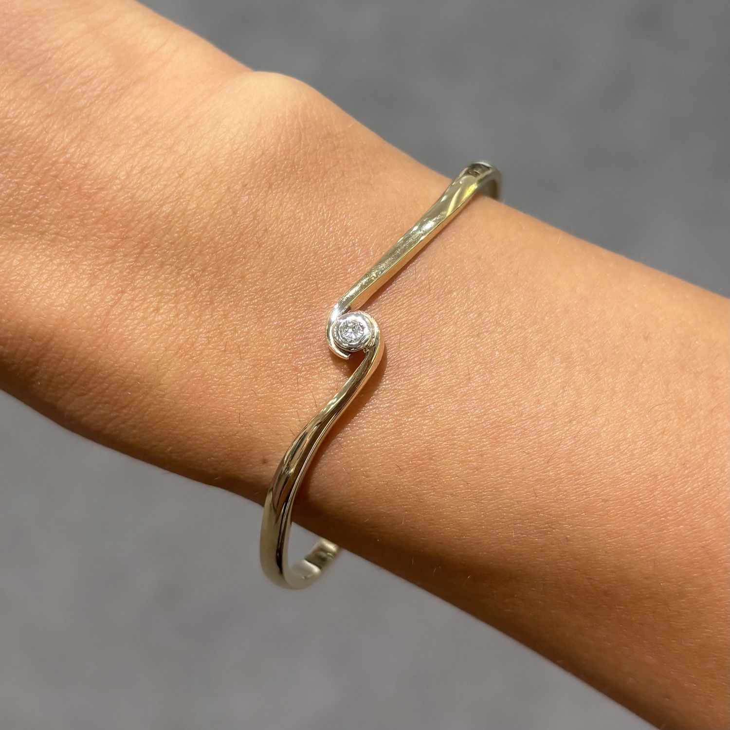 Pre-Owned 9ct Yellow Gold 0.10ct Diamond Set Twist Cuff Bangle