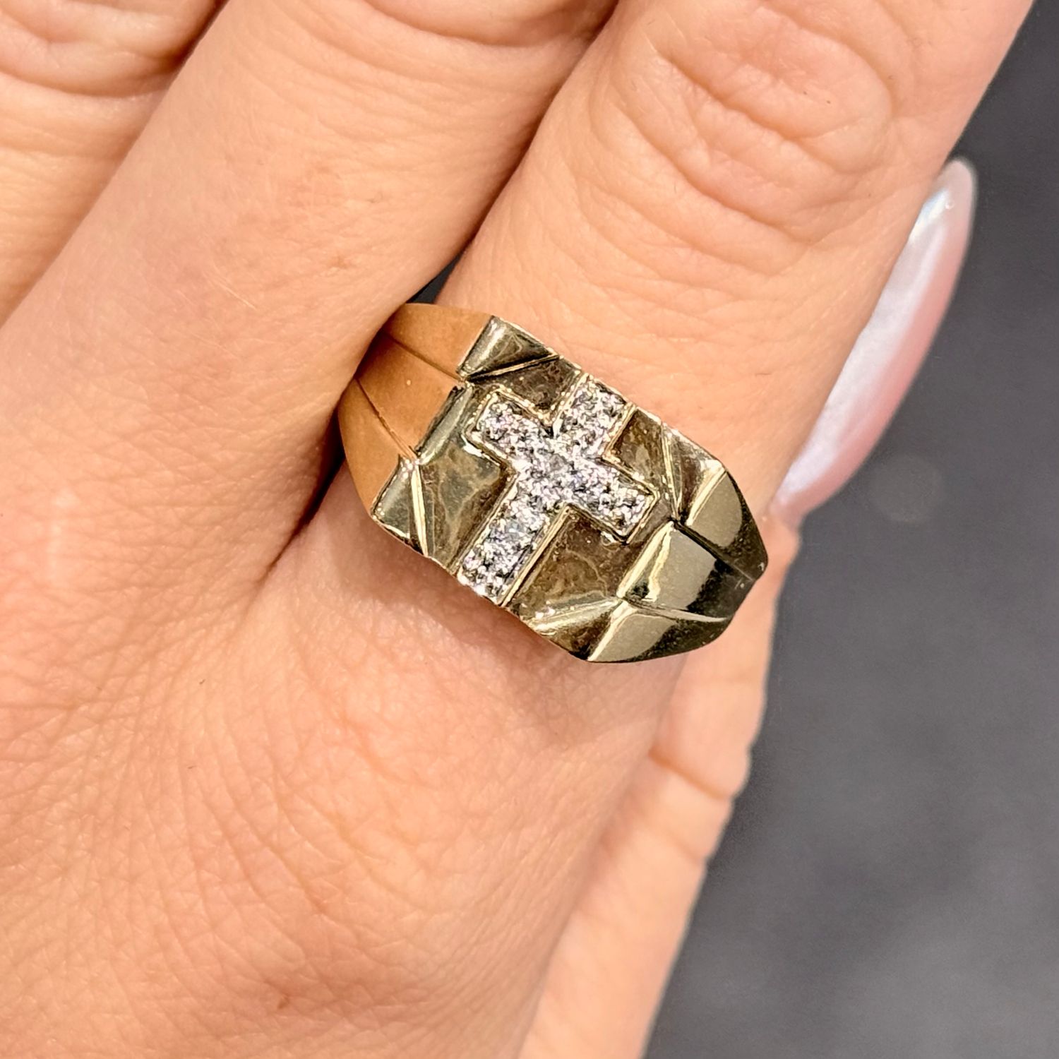 Pre-Owned 9ct Yellow Gold Diamond Set Gents Cross Ring