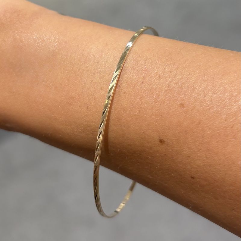 Pre-Owned 9ct Yellow Gold 1.7mm Patterned Slave Bangle Pre-Owned 9ct Yellow Gold 1.7mm Patterned Slave Bangle