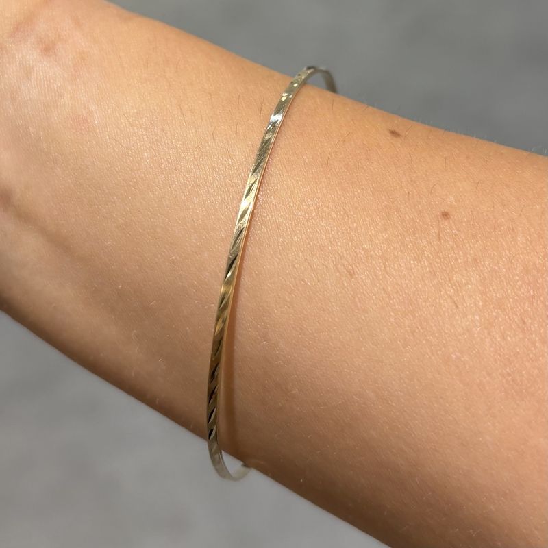 Pre-Owned 9ct Yellow Gold 1.7mm Patterned Slave Bangle