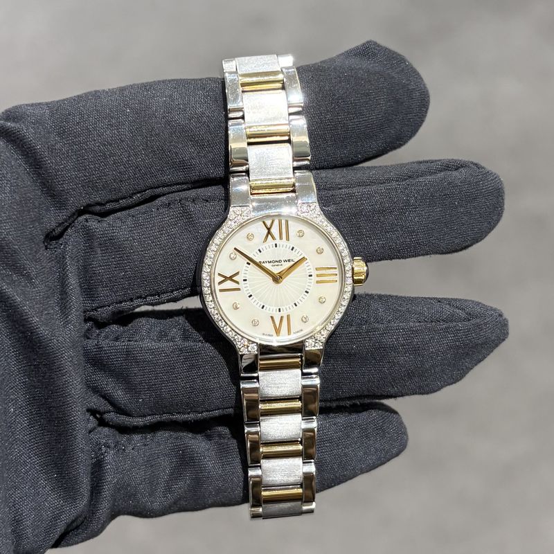 Pre-Owned Raymond Weil Noemia Diamond Ladies Watch 5927 Pre-Owned Raymond Weil Noemia Diamond Ladies Watch 5927