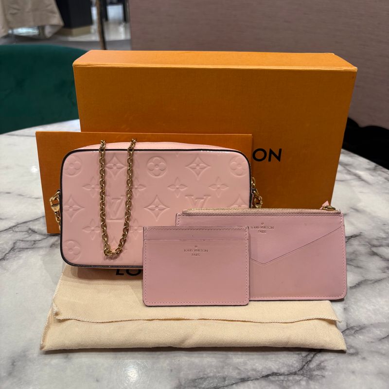 Pre-Owned Louis Vuitton Camera Pouch Bag in Rose Ballerine Monogram Vernis