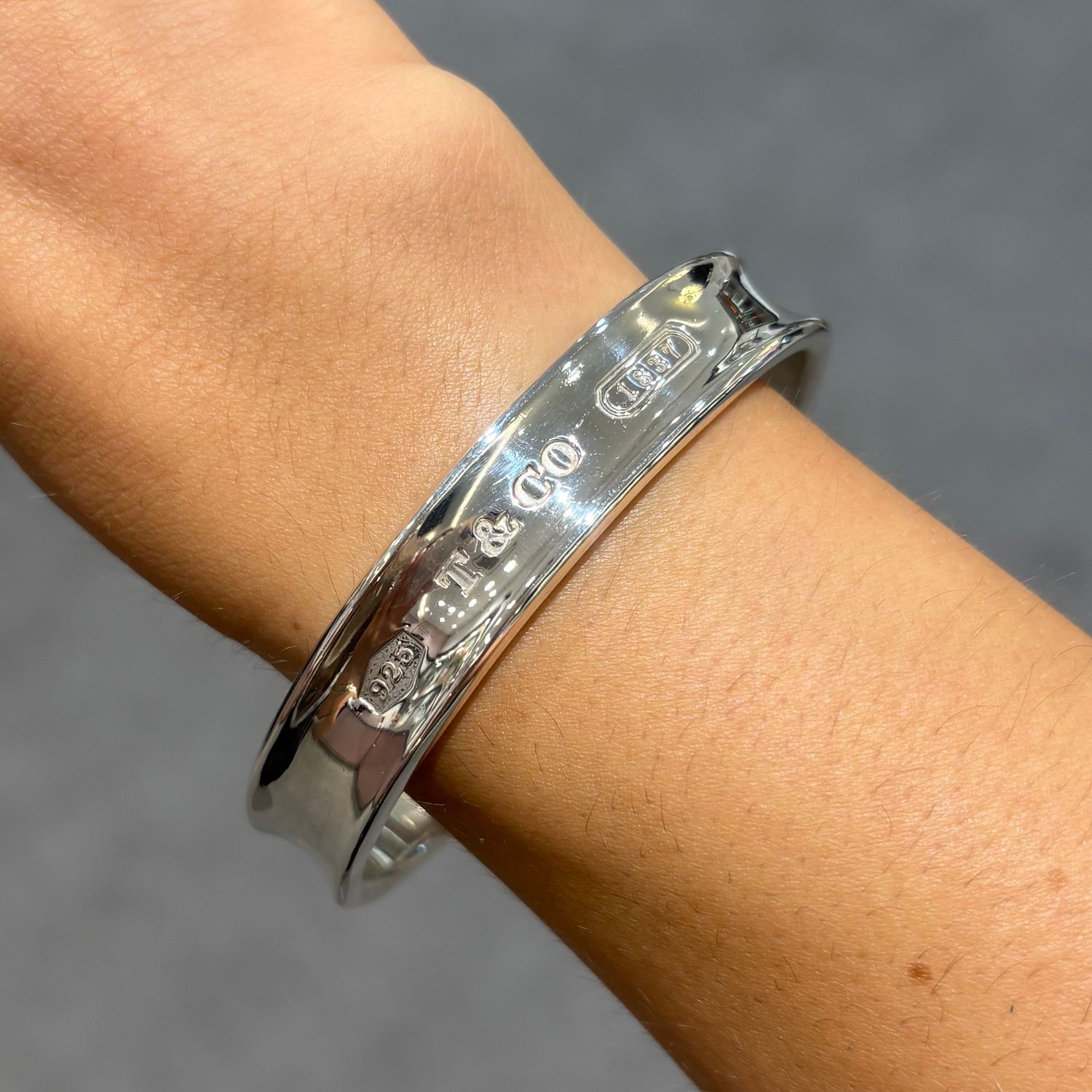 Pre-Owned Tffany & Co 12mm 1837 Medium Cuff Bangle Pre-Owned Tffany & Co 12mm 1837 Medium Cuff Bangle