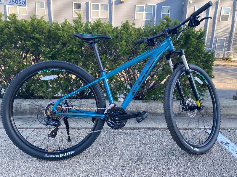 Fuji Nevada 1.9 S (blue)