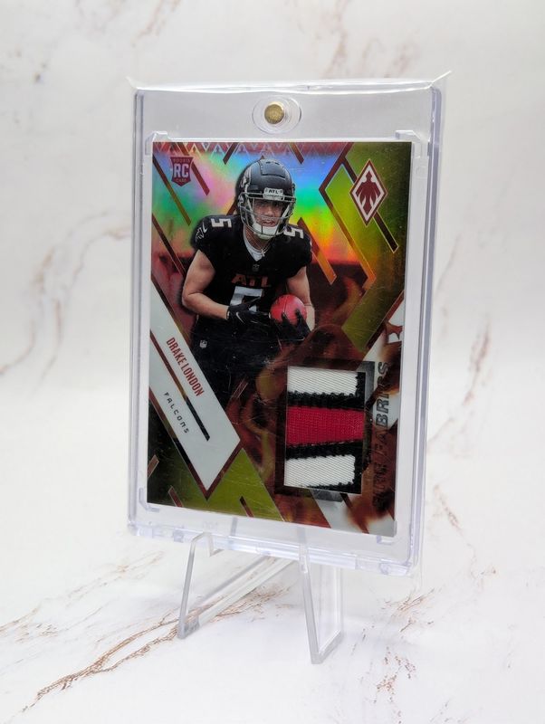 2022 Panini Phoenix - Fire Fabrics Drake London #FIRE-17 Yellow Prime /35 (MEM, RC)