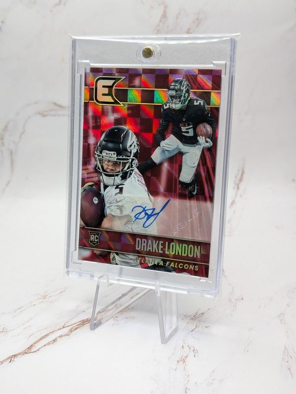 2022 Panini Chronicles - Essentials Autographs Drake London #ESS-DRL Red /49 (AU, RC)