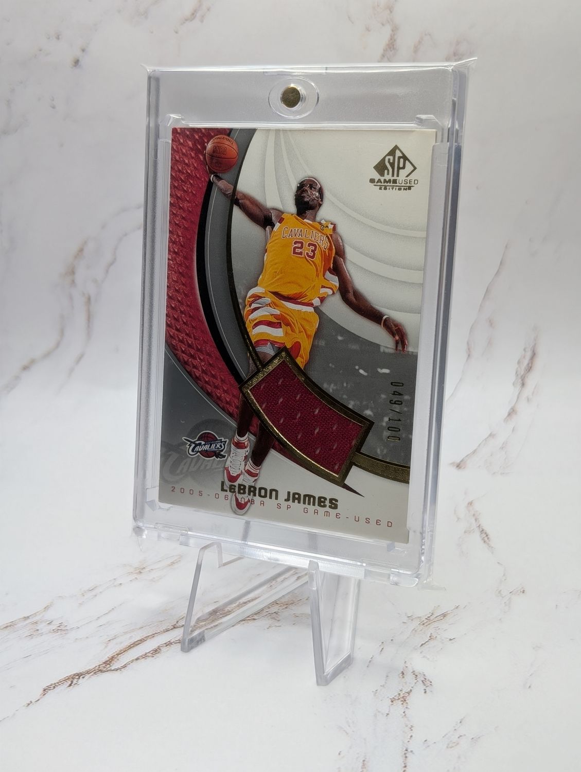 2005-06 SP Game Used Edition - LeBron James #16-J Authentic Fabrics Gold /100 (MEM)