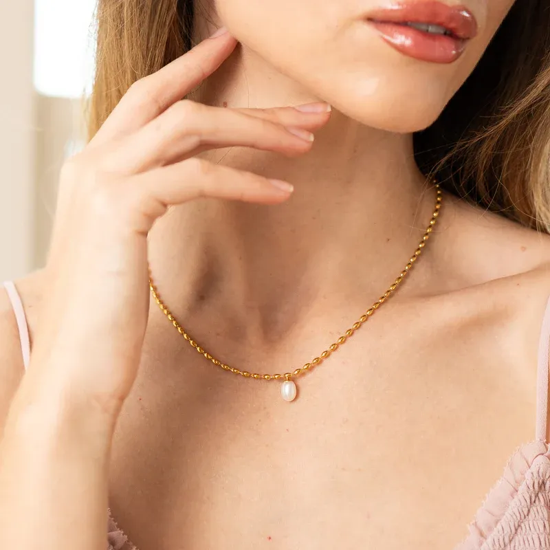 Waterproof Scalloped Pearl Pendant Necklace