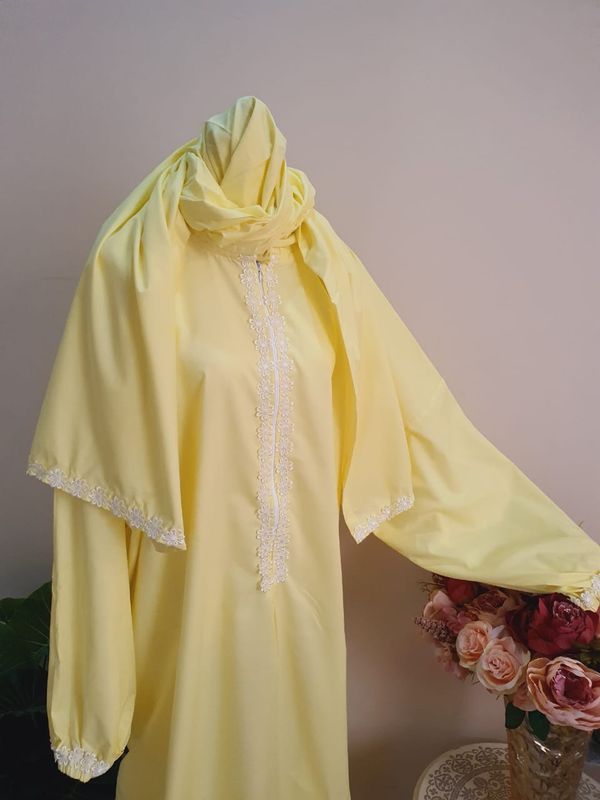 ثوب صلاة اصفر