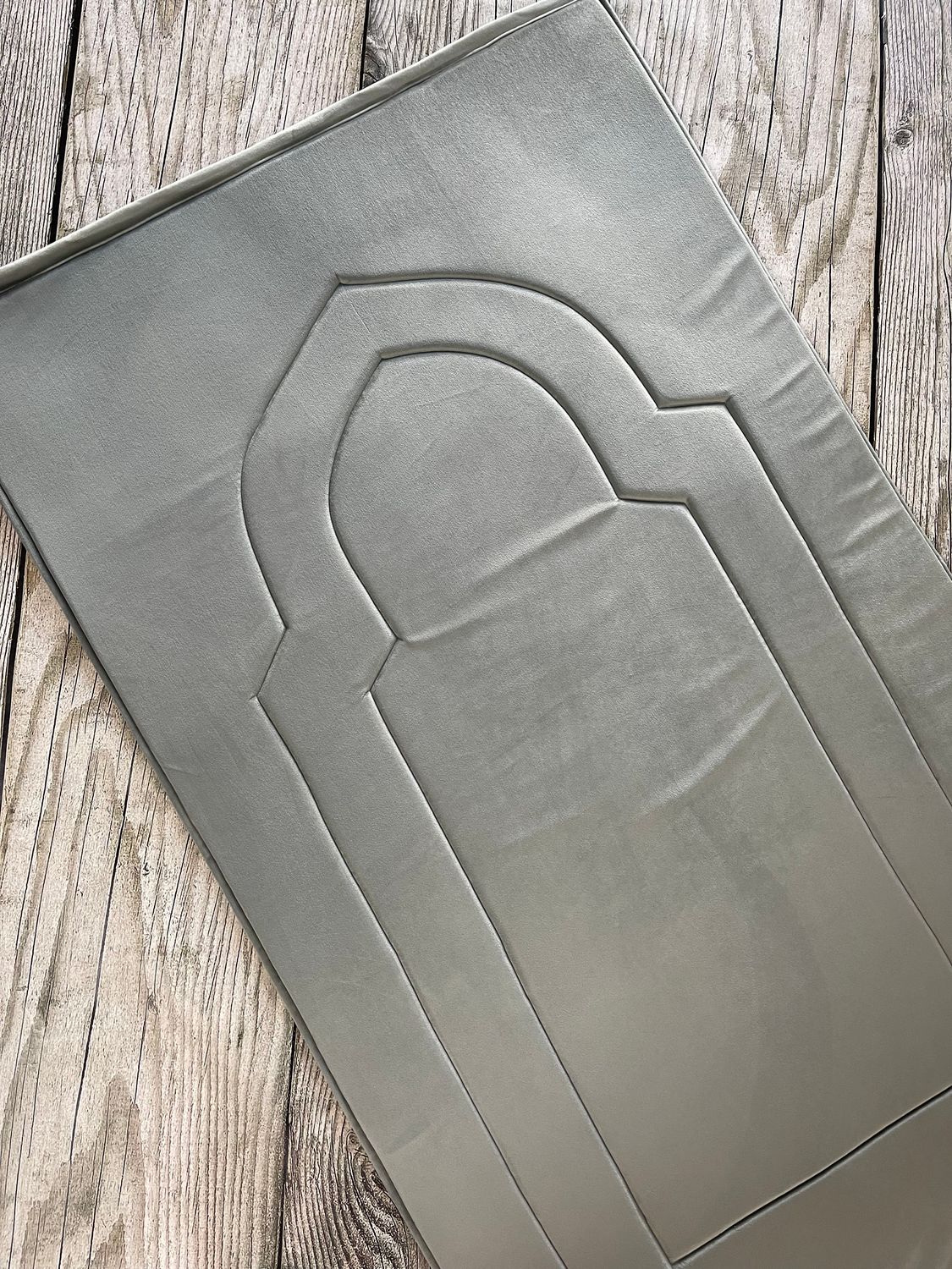 سجادة رمادي