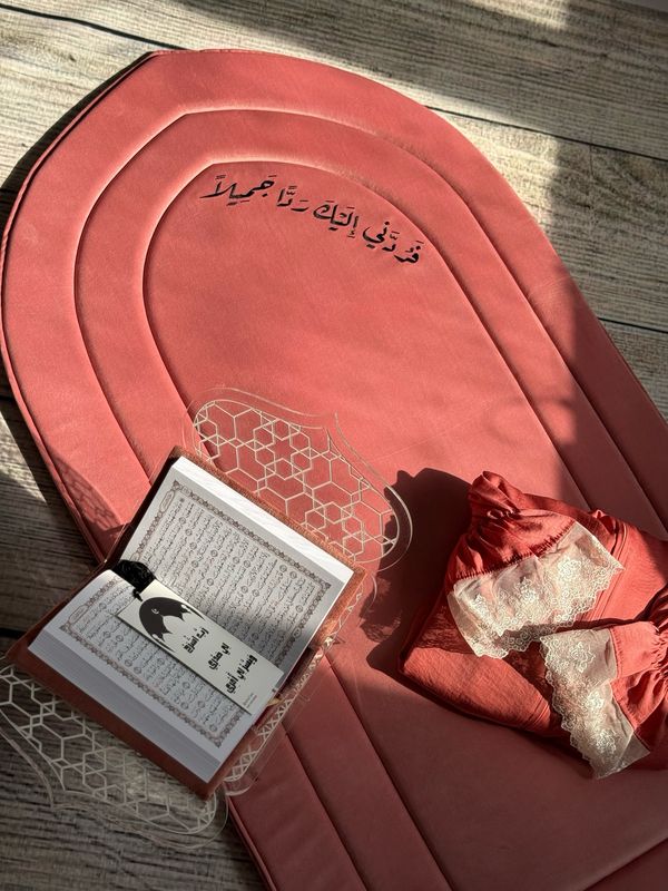 طقم بطيخي تطريز