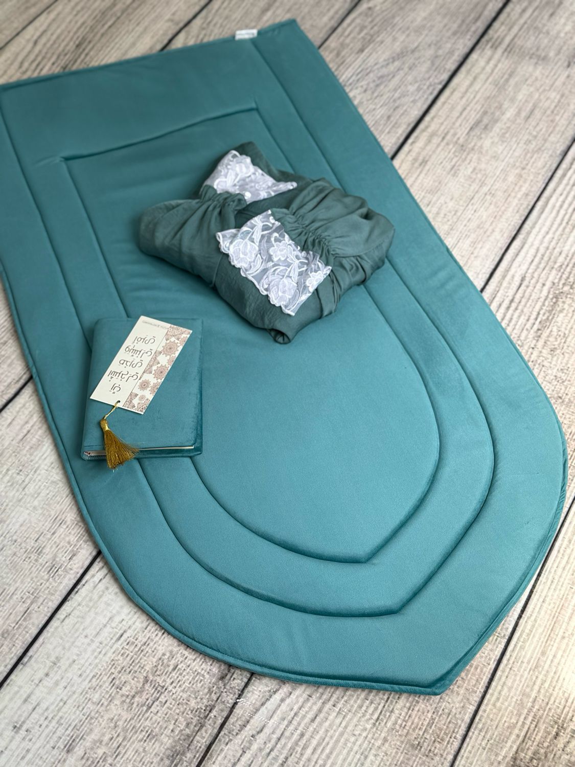 لون تركوازي