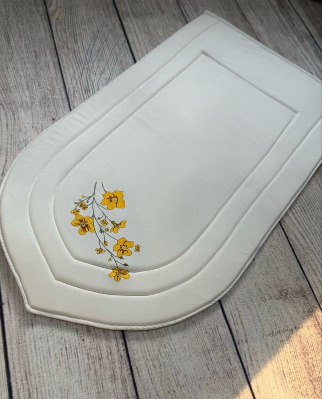 سجادة اوف وايت اصفر